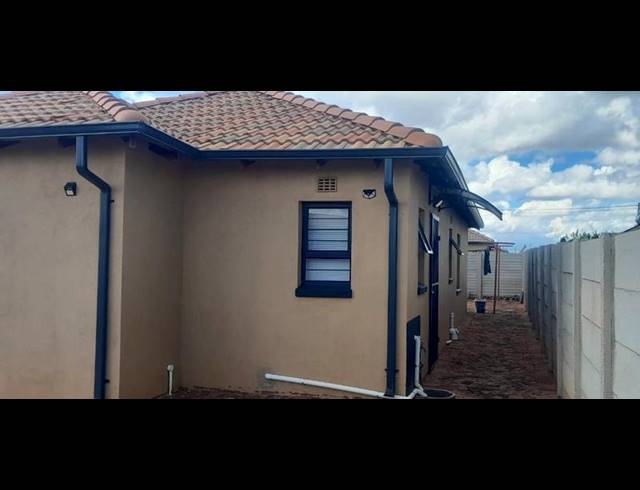 3 BEDROOM HOUSE FOR SALE IN PROTEA GLEN